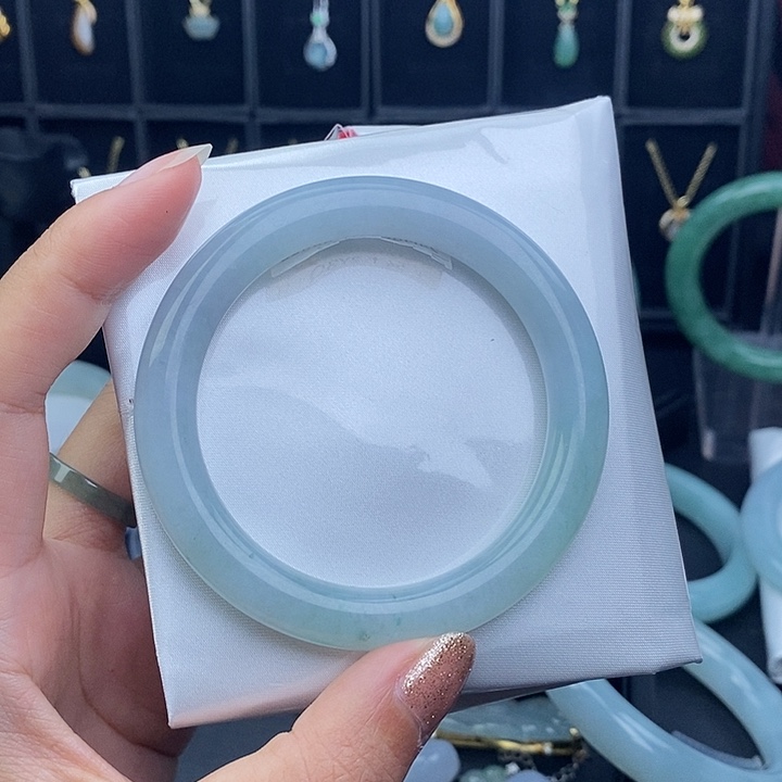 翡翠手镯未镶嵌手镯