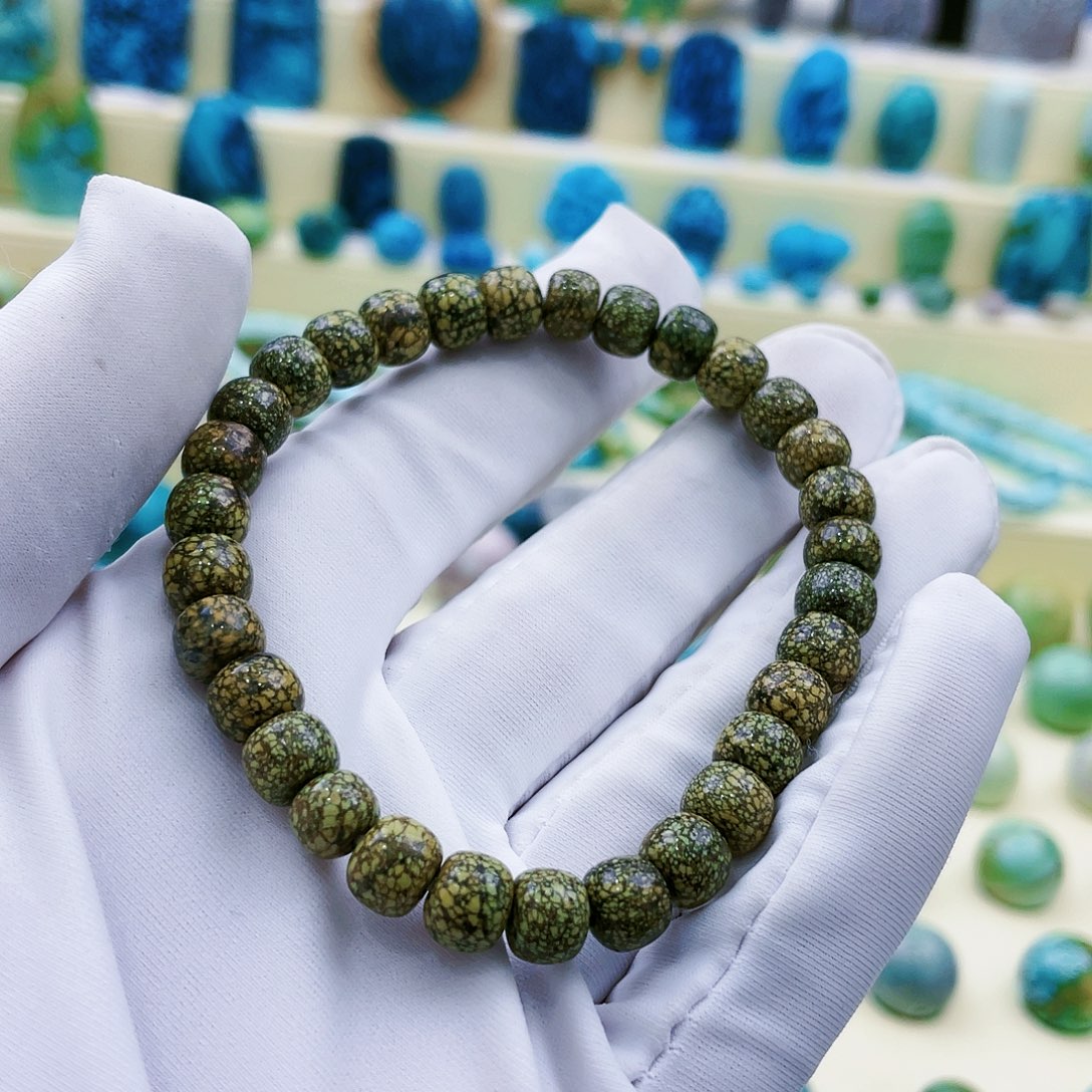 绿松石颈饰未镶嵌