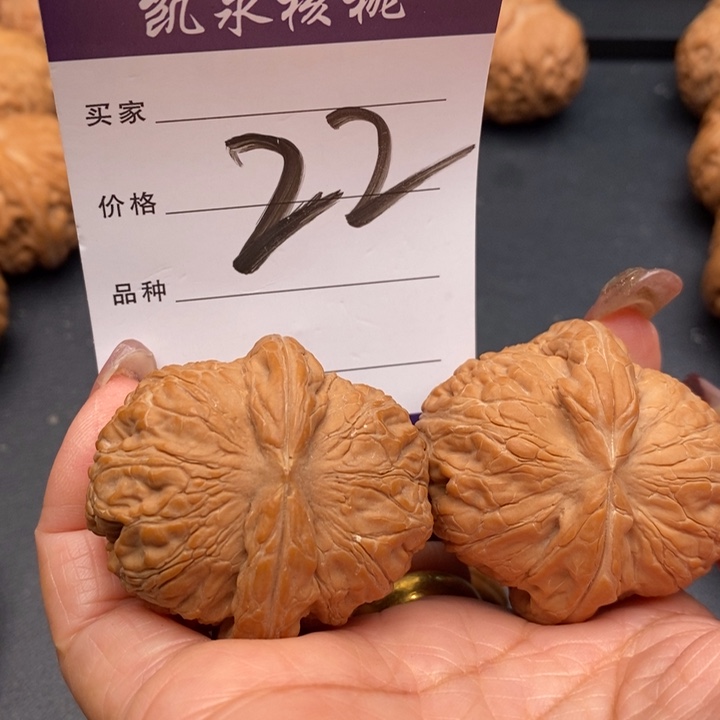 【闪购商品】文玩核桃把件?***243元宝