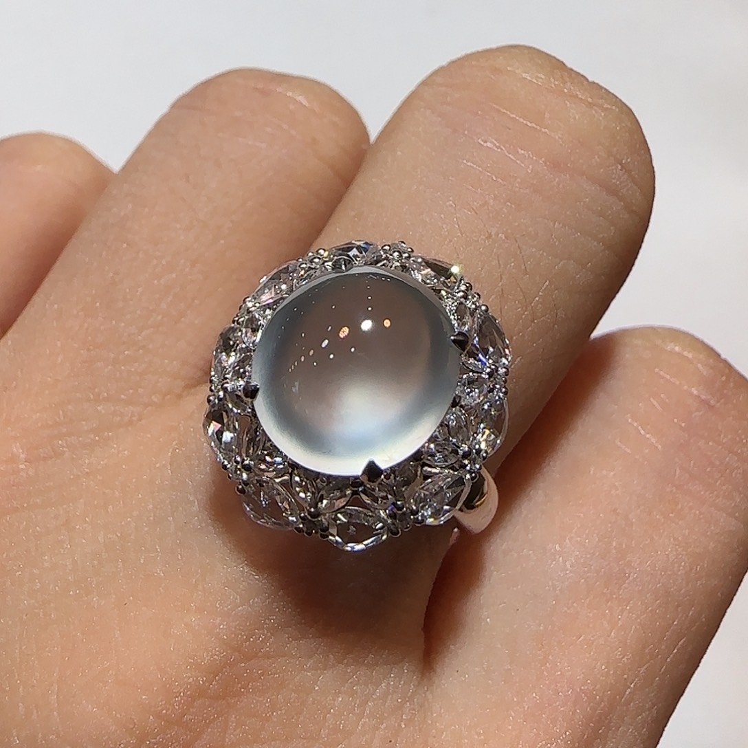 翡翠18K金镶嵌戒指蛋面