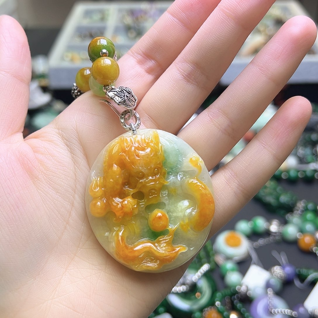 紫****翡翠未镶嵌颈饰399