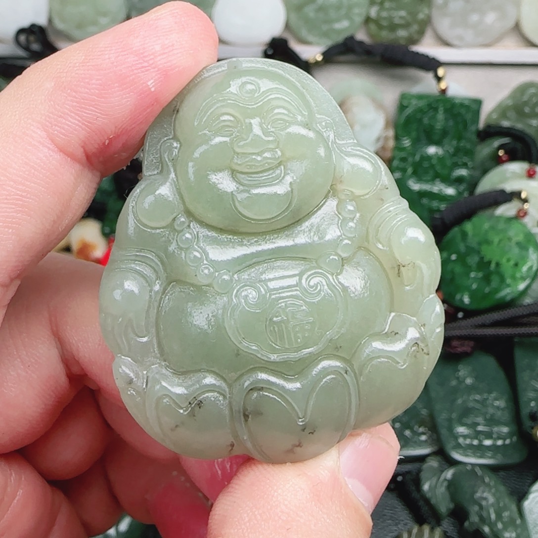 云***雾和田玉未镶嵌颈饰