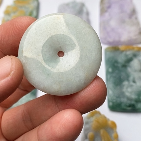 翡翠颈饰未镶嵌翡翠