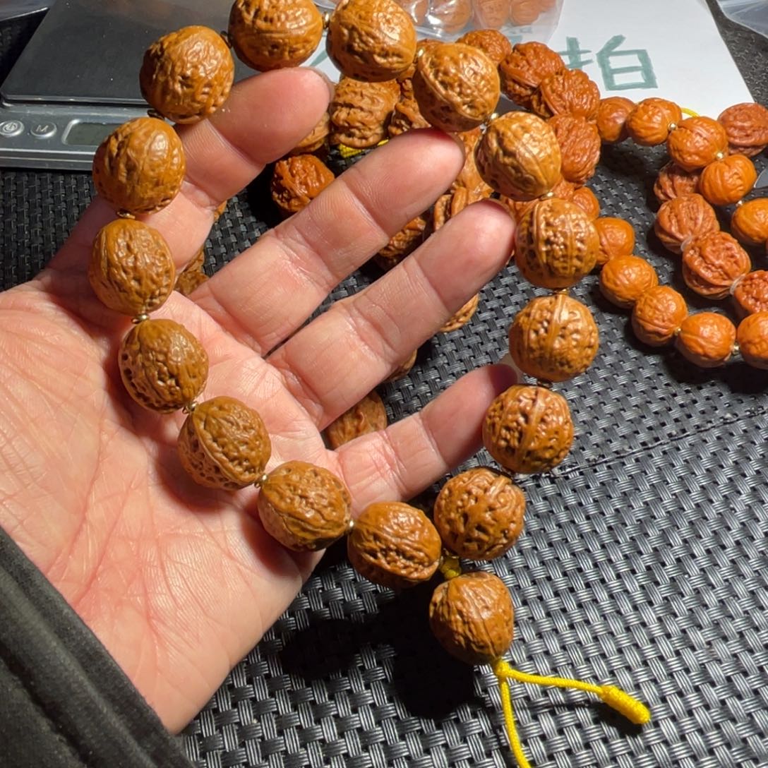 文玩核桃手串富甲一方