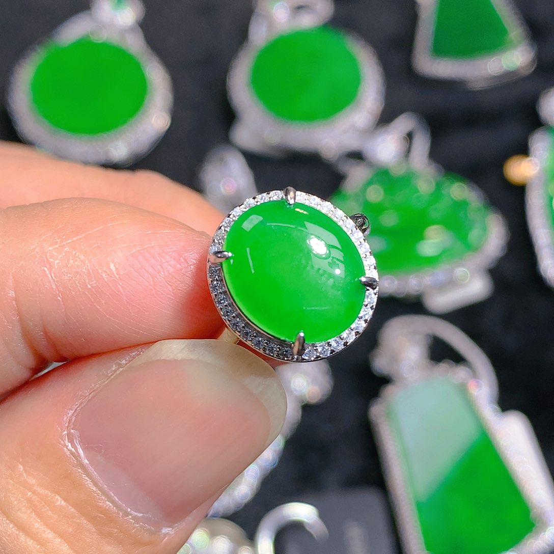 翡翠颈饰银S925镶嵌戒指