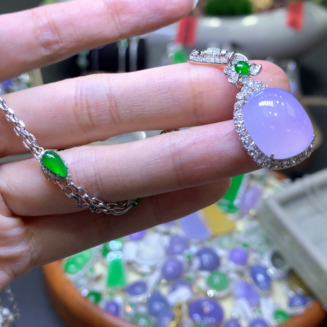 【闪购商品】翡翠颈饰18K金镶嵌翡翠吊坠项链