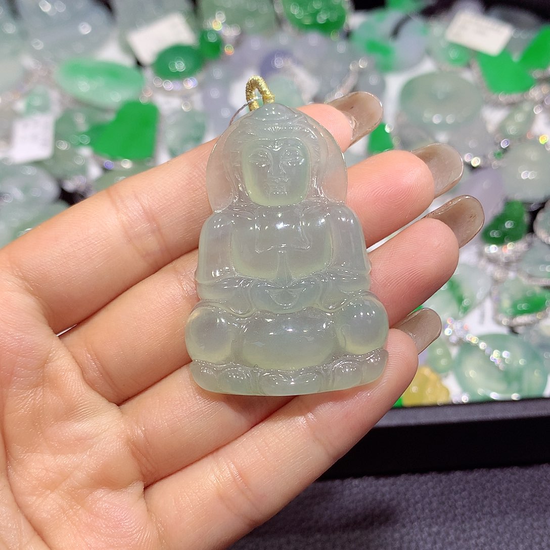 翡翠未镶嵌颈饰观音