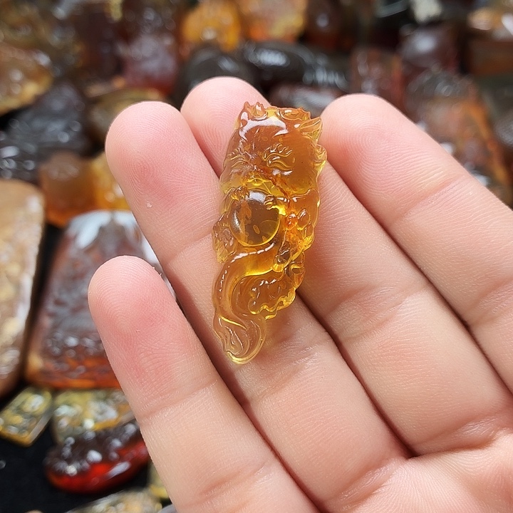 琥珀未镶嵌裸石38