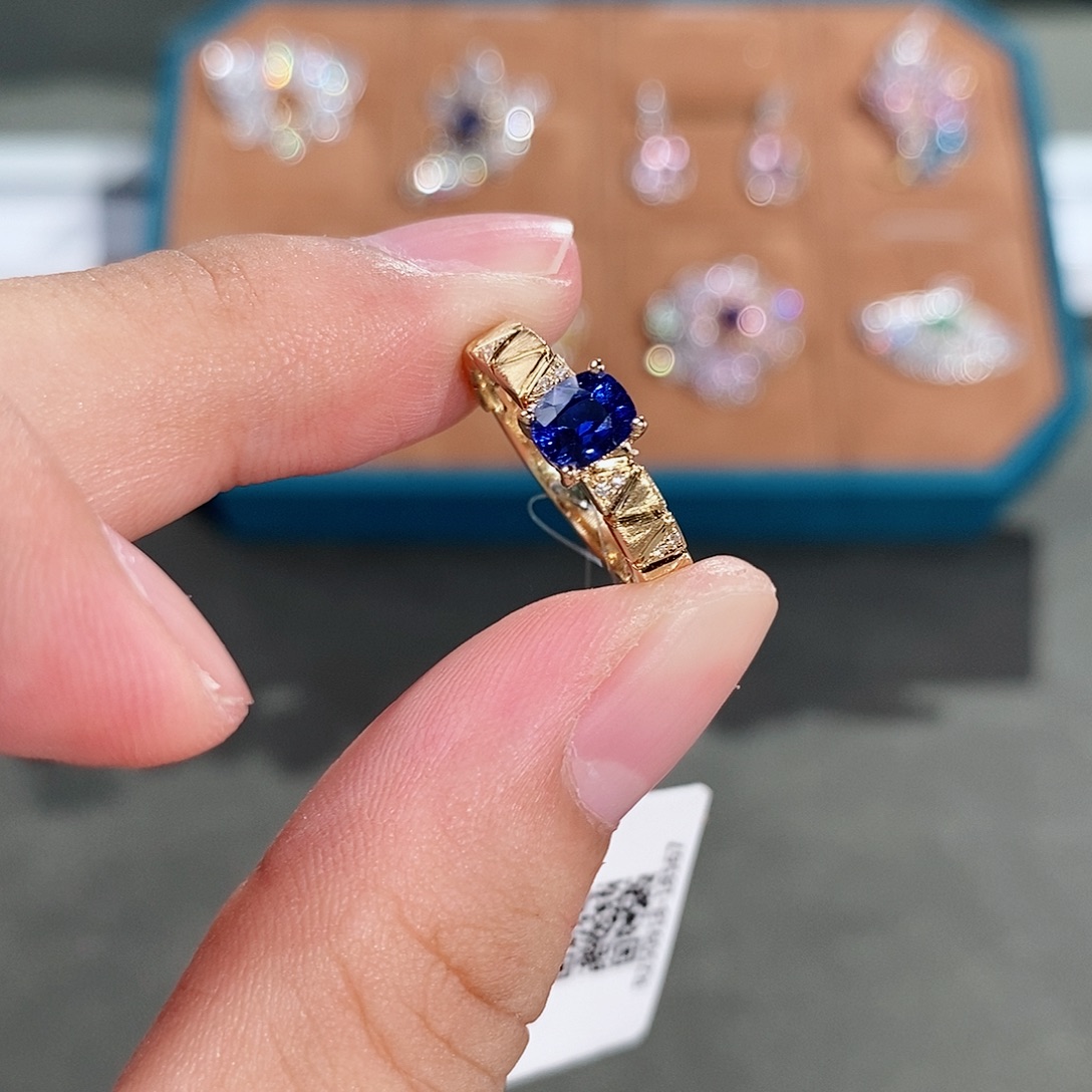 戒指蓝宝石18K金镶嵌0.78ct