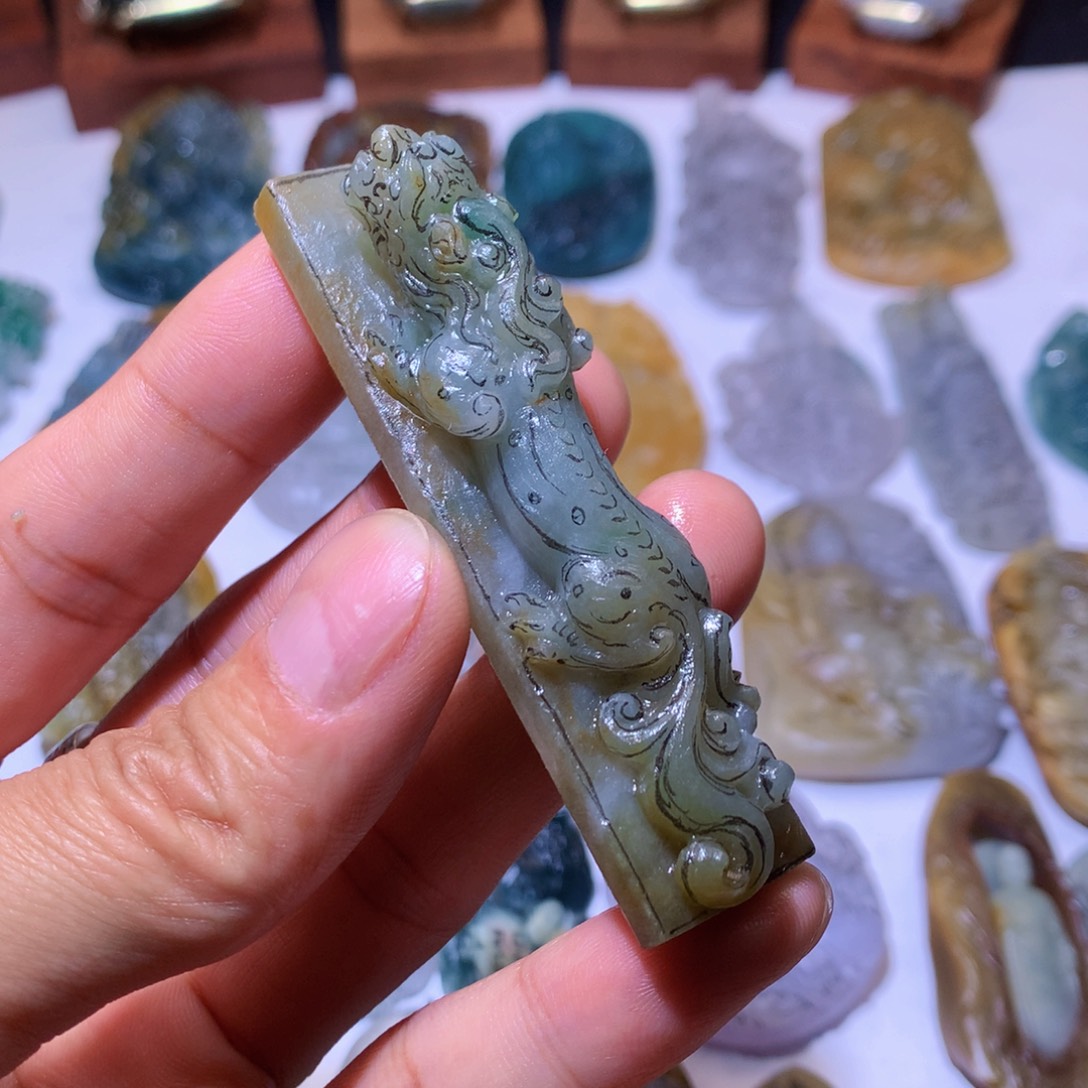 定制翡翠未镶嵌草龙