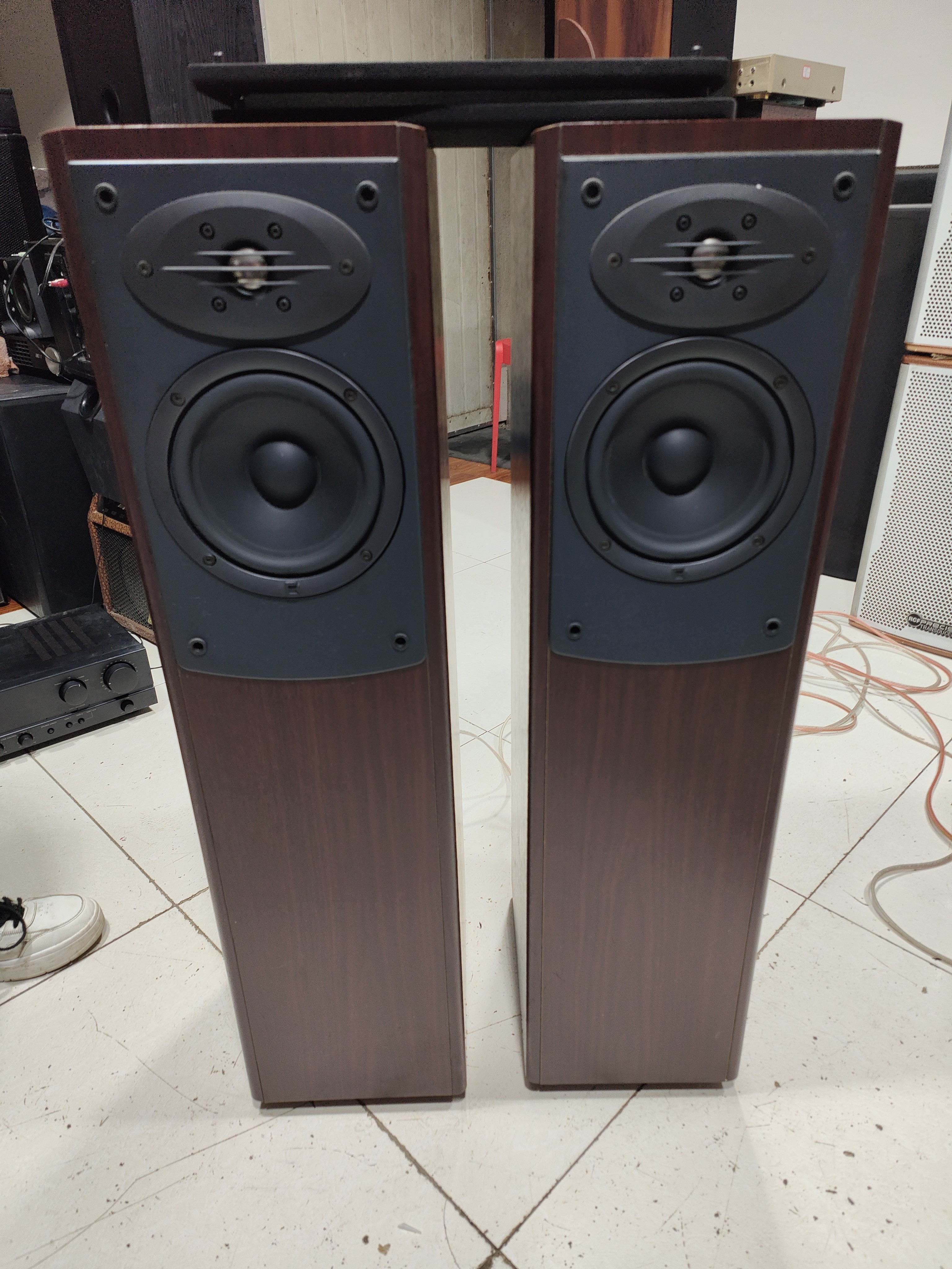 8新  二手 CELESTION音箱一对，成色如图（出声，不带线材）