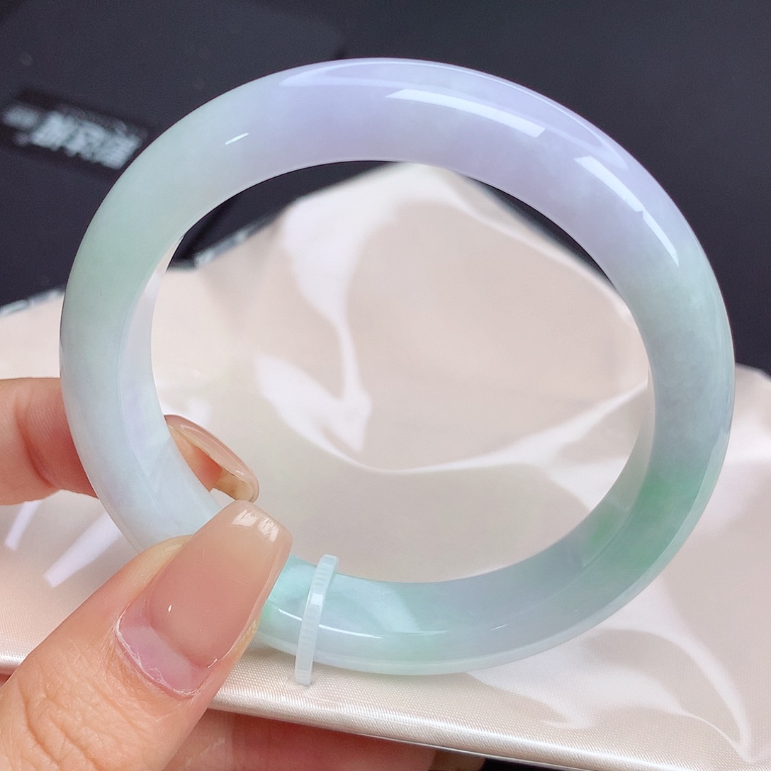 翡翠手镯未镶嵌56圈口