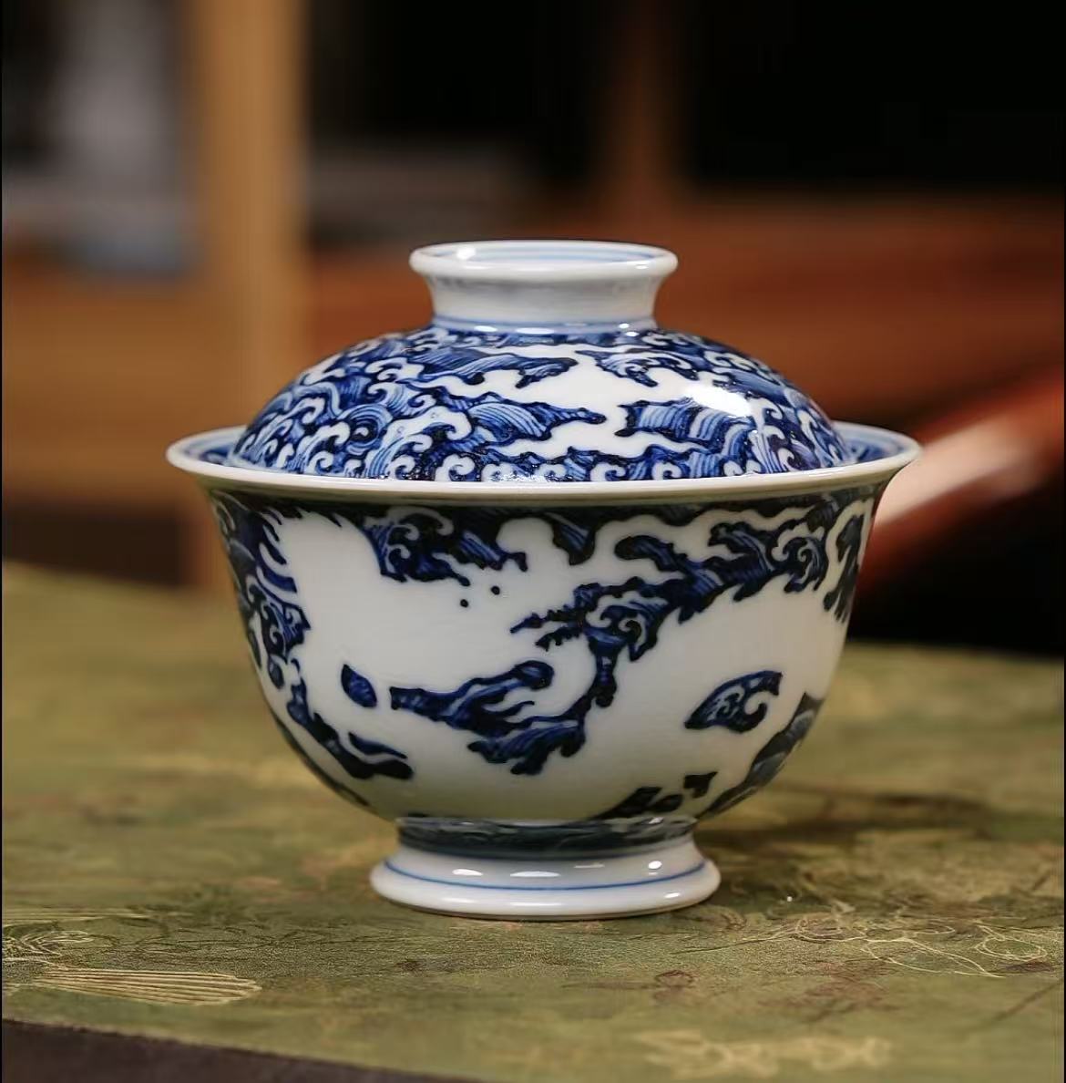 雲林匠造暗刻龙纹青花杯茶盅盖碗