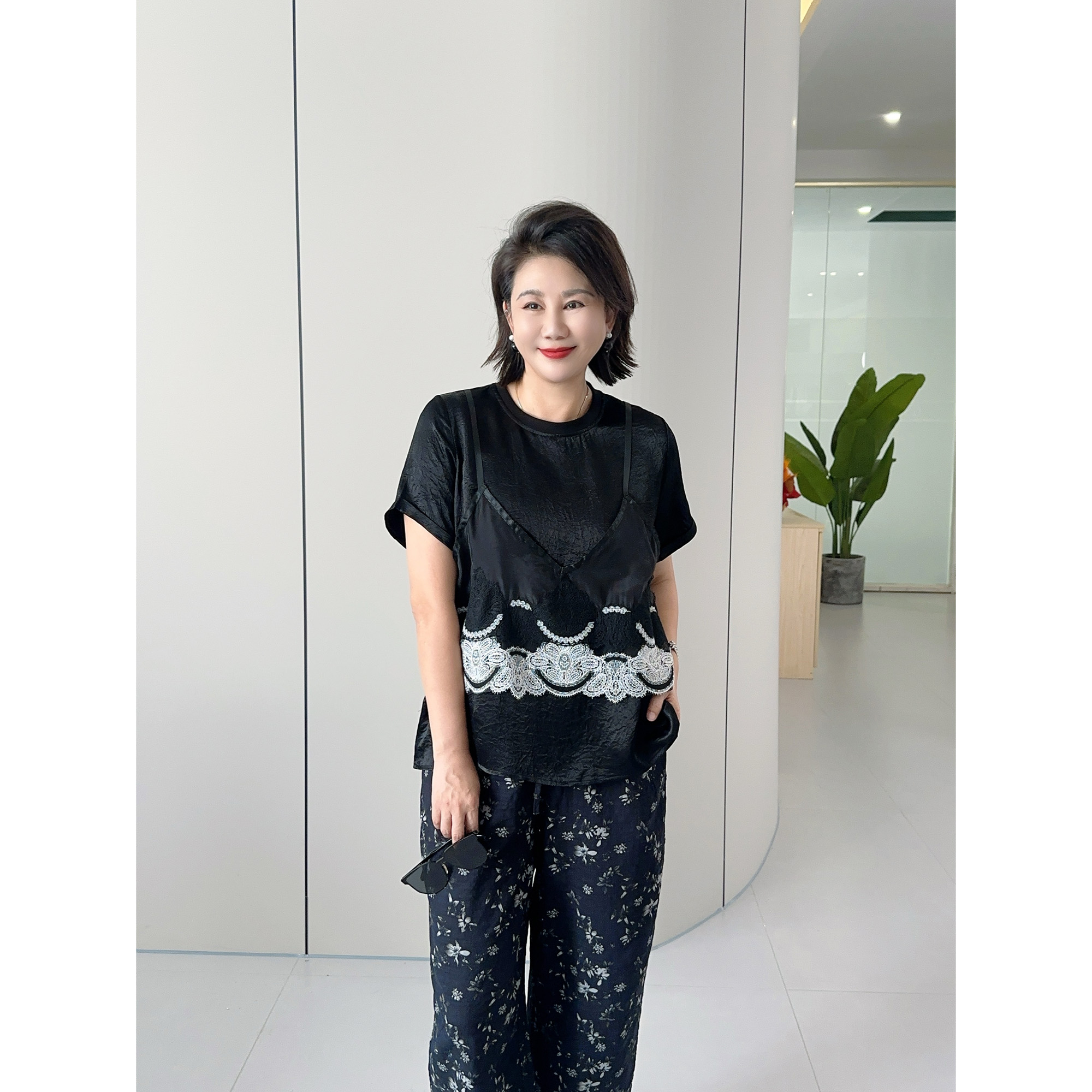 微胖女装【贴心夏日】假两件花边缎面T恤夏季新款显瘦百搭短袖899