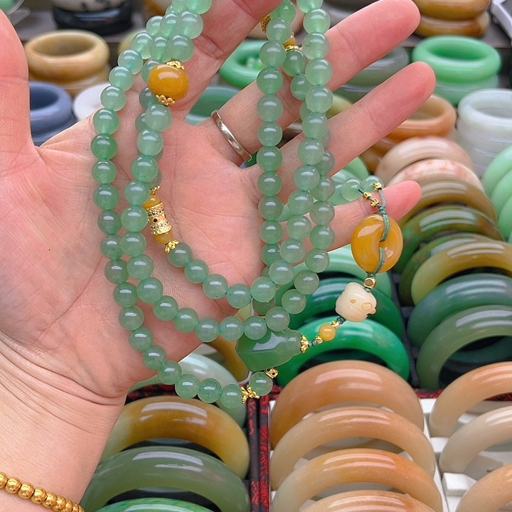 未镶嵌手镯（圆镯）石英质玉