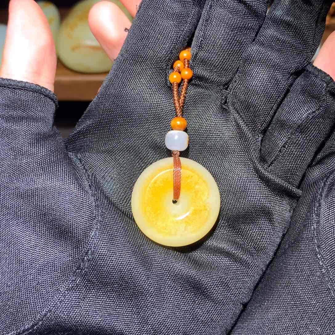 橙***技颈饰未镶嵌和田玉
