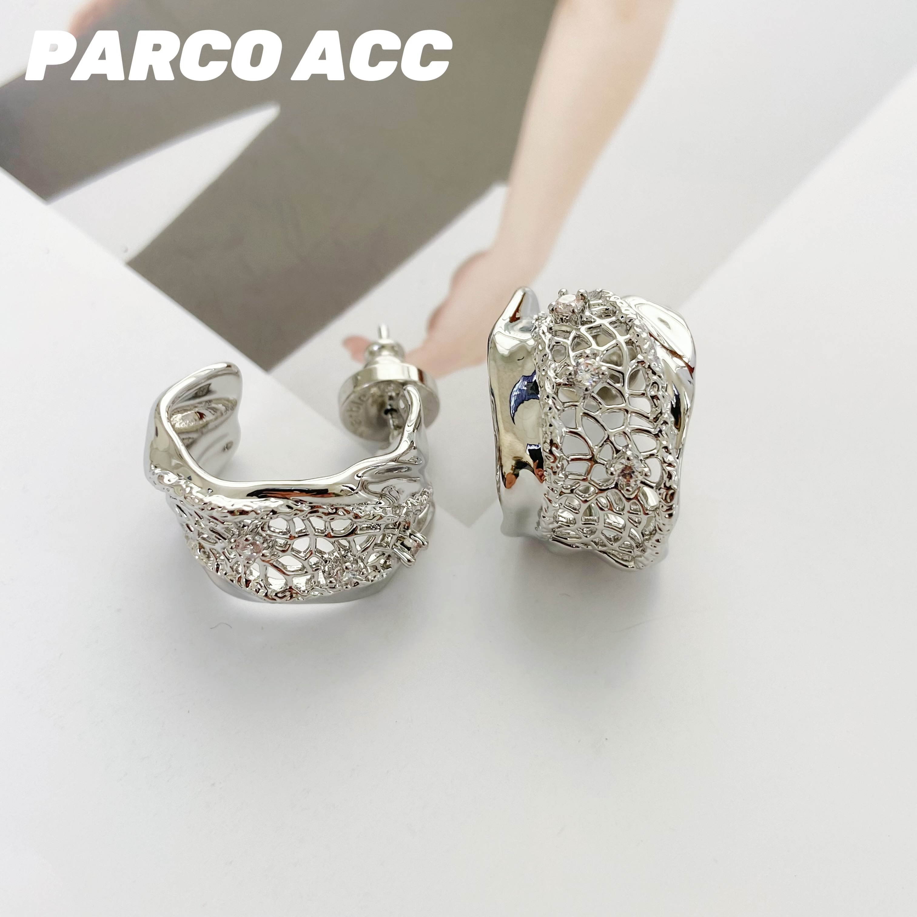 铜合金合成锆石耳饰 TG419 MARBLE LEO 镂空纱网肌理耳钉