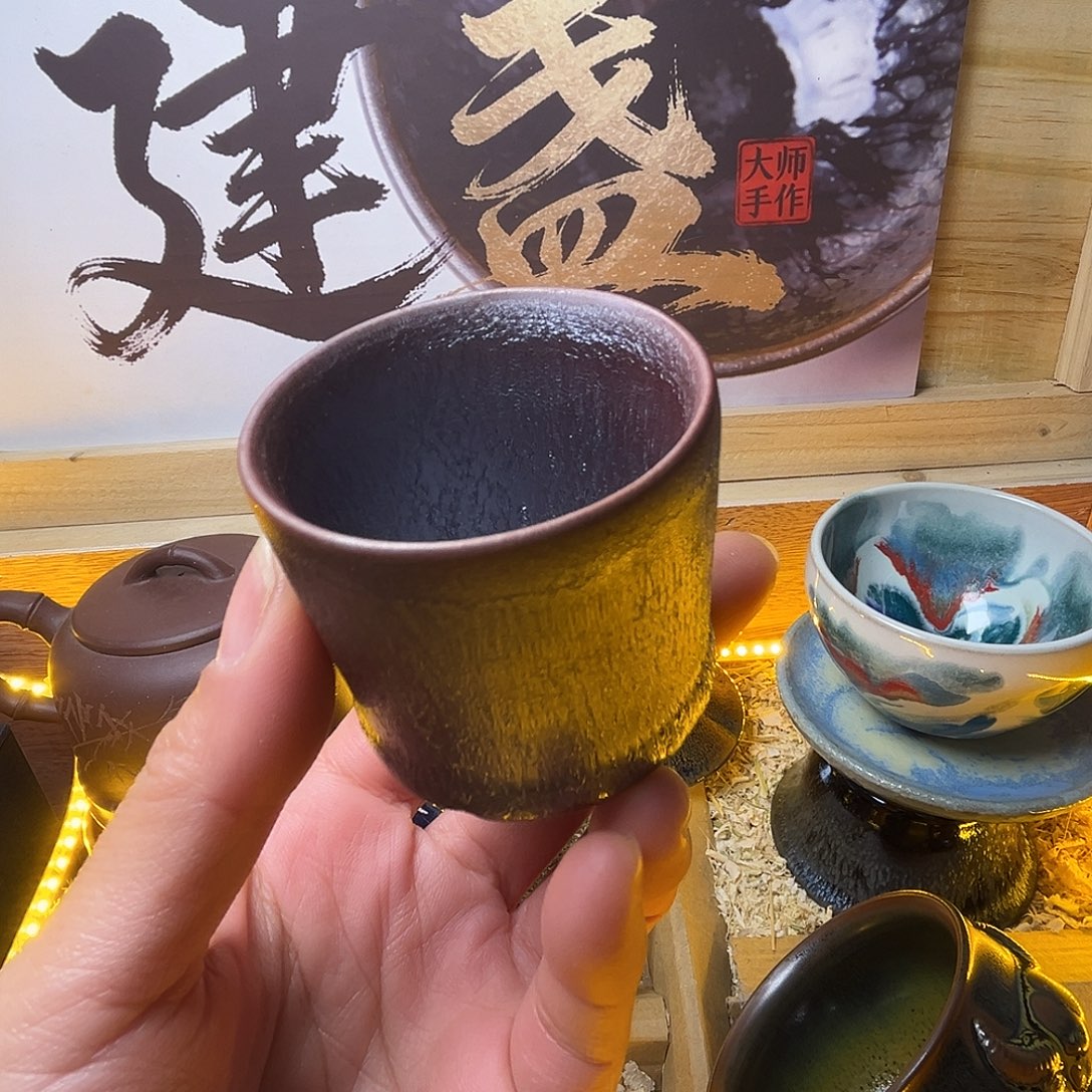 茶盏我不敢看电视我在床