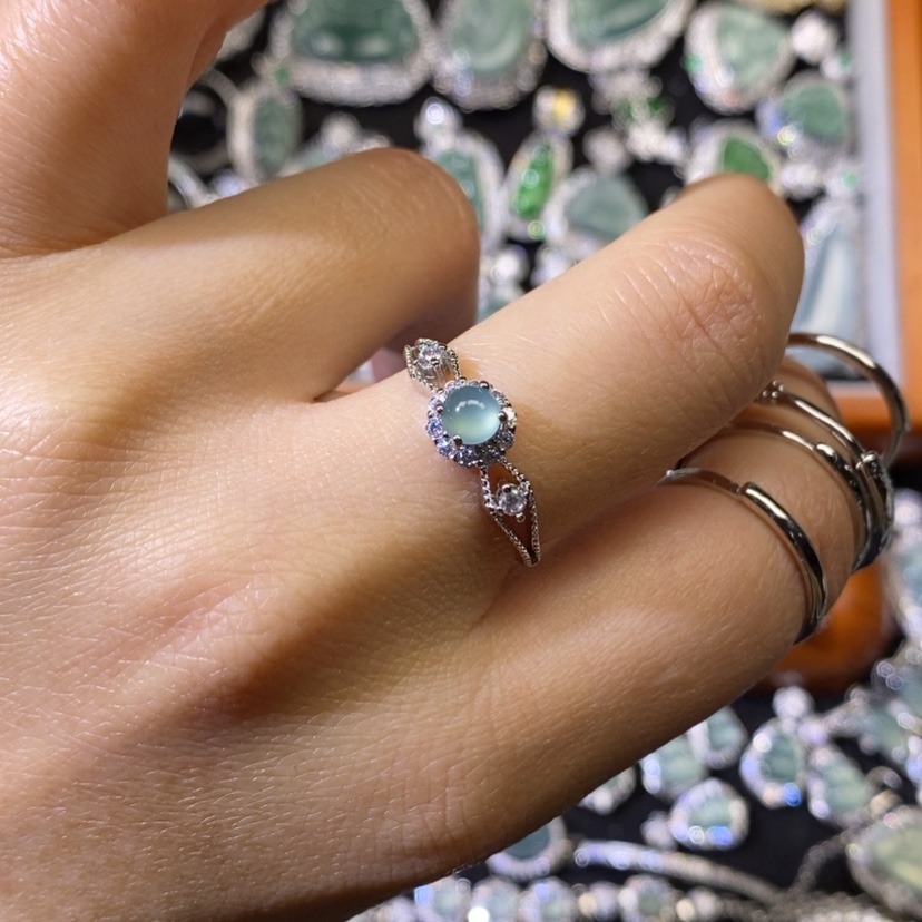 【闪购商品】翡翠颈饰未镶嵌天然