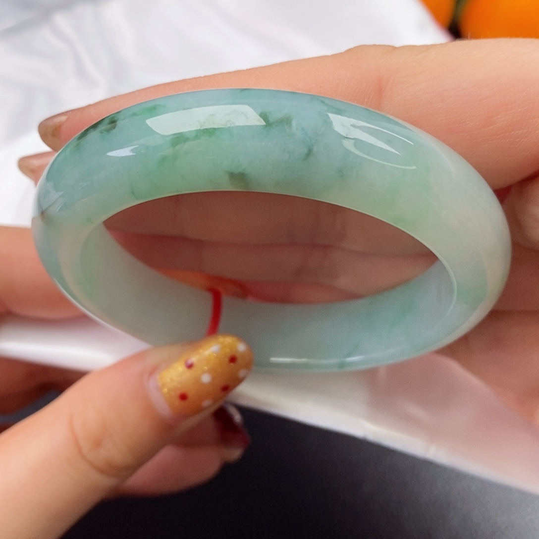 翡翠手镯未镶嵌56圈口