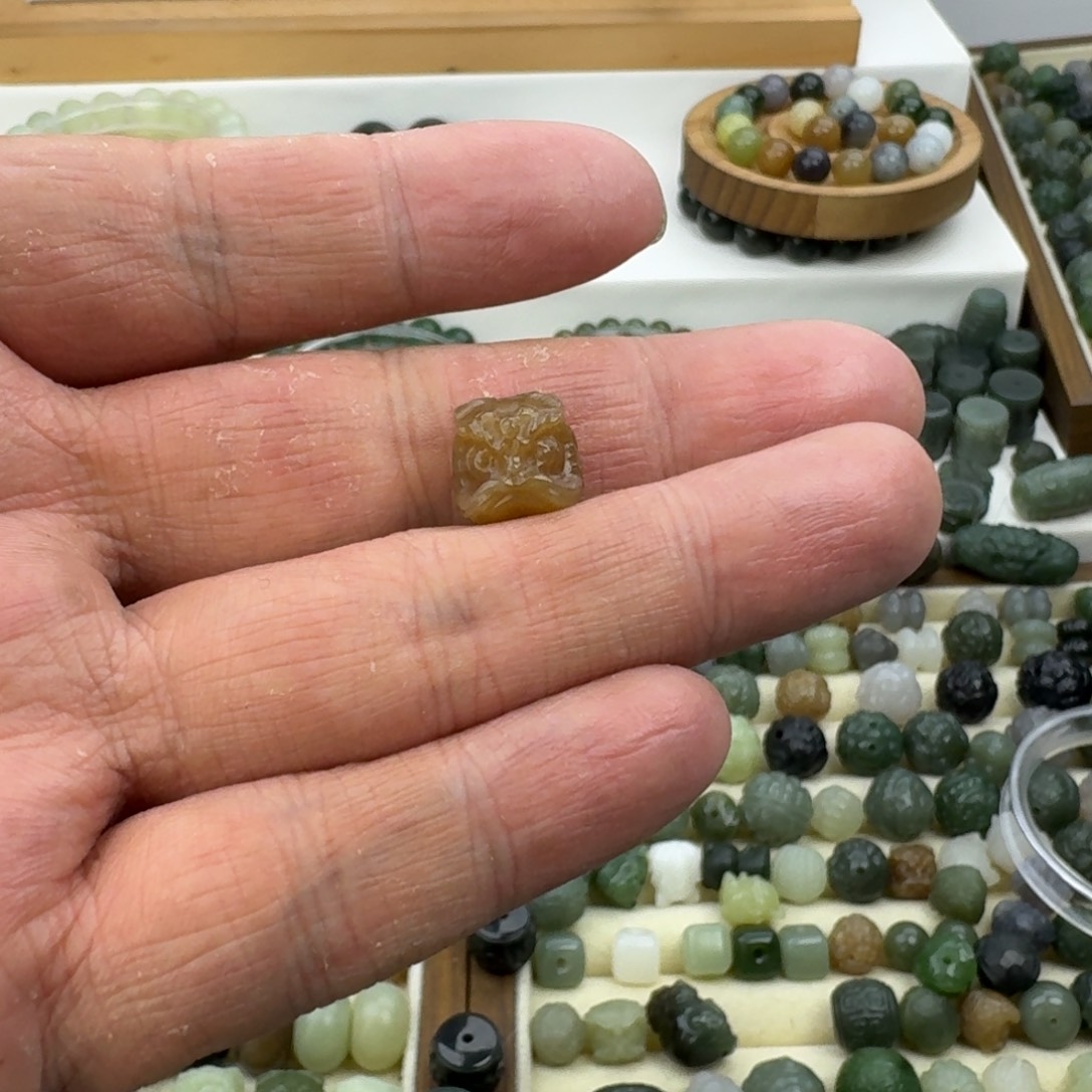 W***？和田玉未镶嵌珠宝半成品和田玉糖料醒狮11+