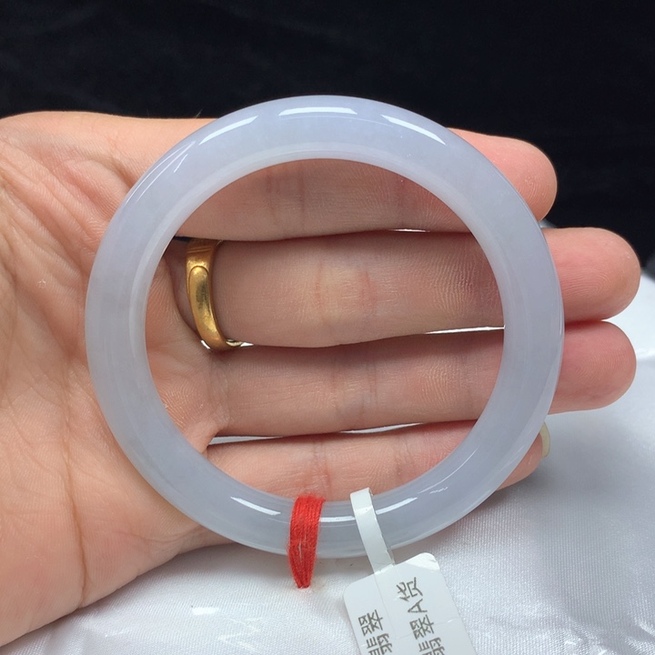 翡翠手镯（圆镯）未镶嵌52.8