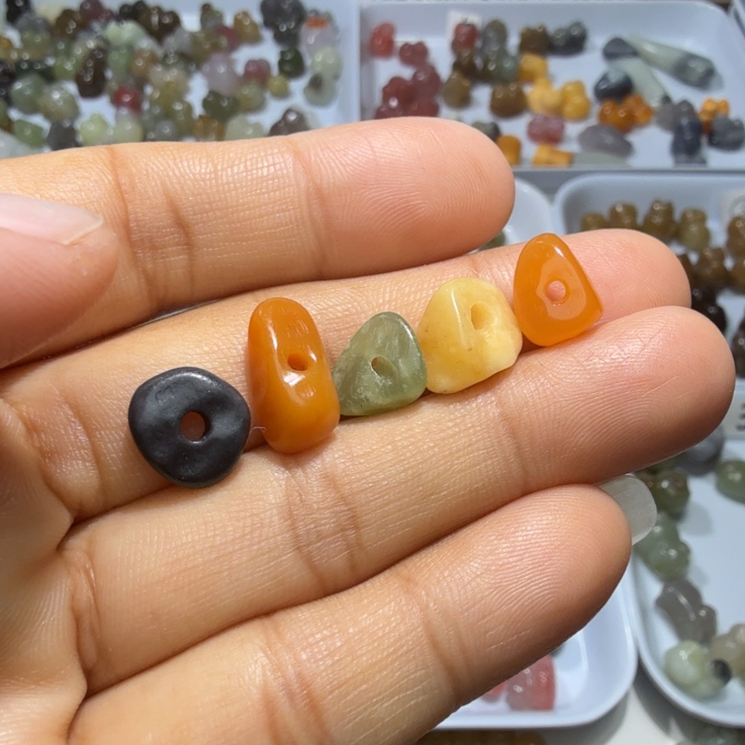 和田玉未镶嵌珠宝奇石