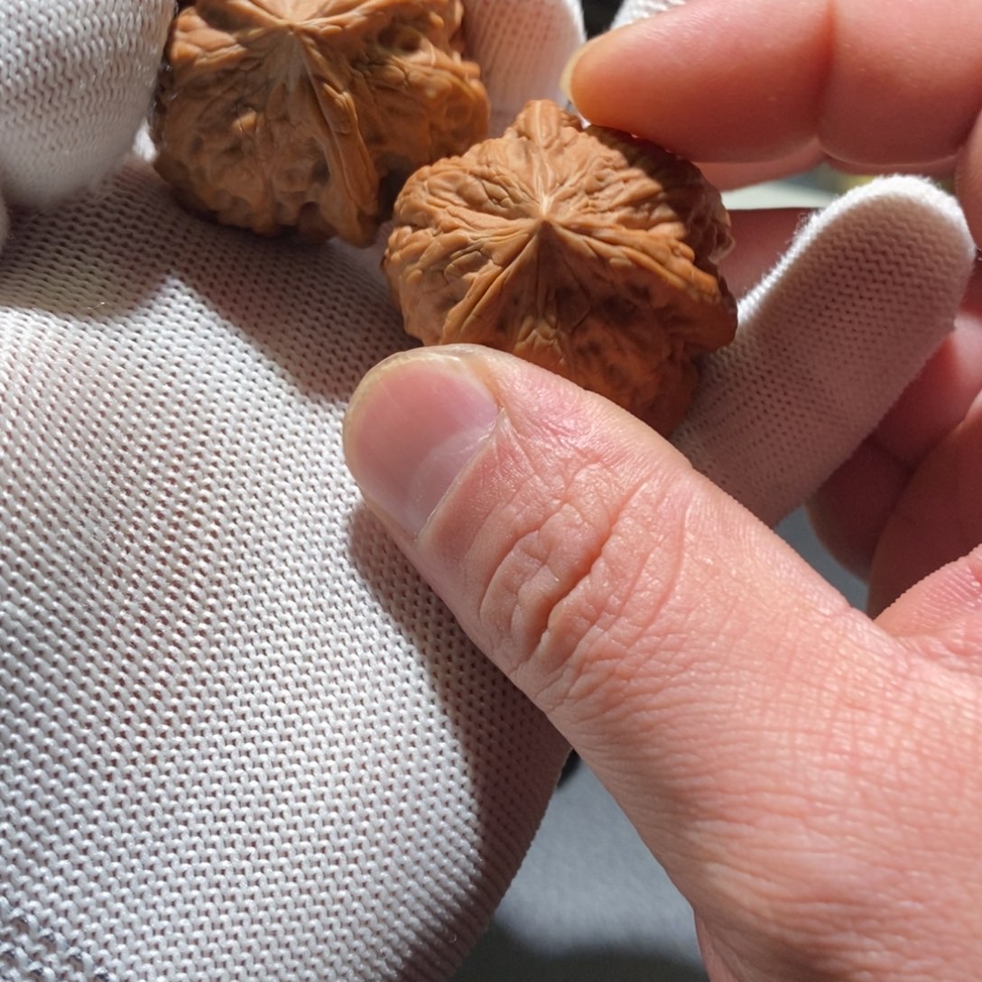 魏***金把件文玩核桃0970平凹三棱37（全）