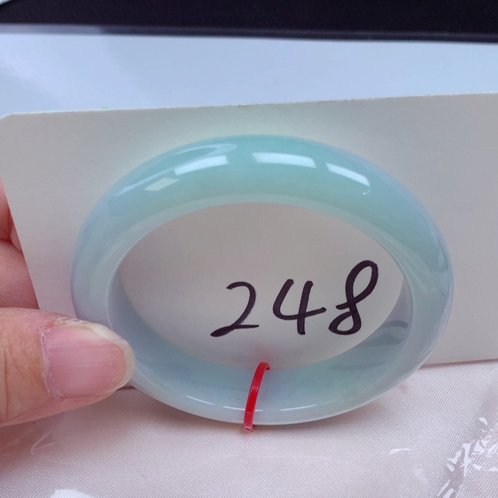 翡翠手镯未镶嵌翡翠