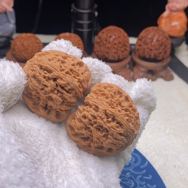 文玩核桃吊坠淡*?文玩核桃