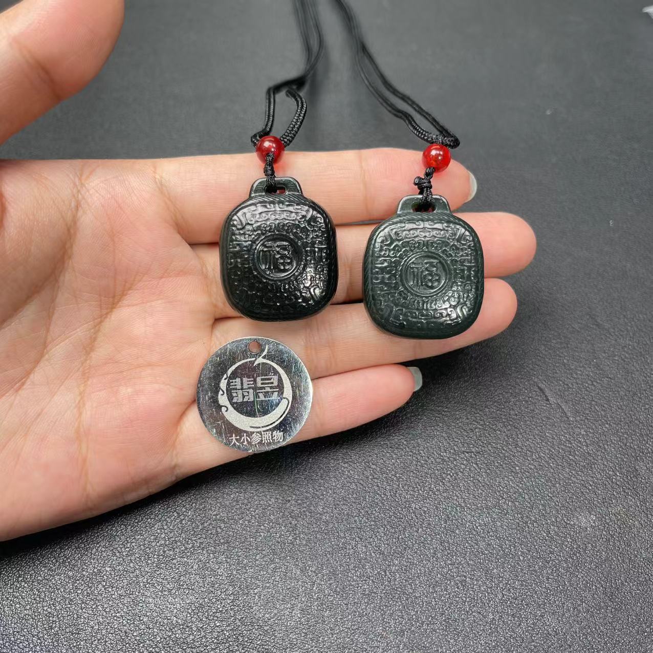 35816T15-4N6-和田玉吊坠绑绳-多样性发其一