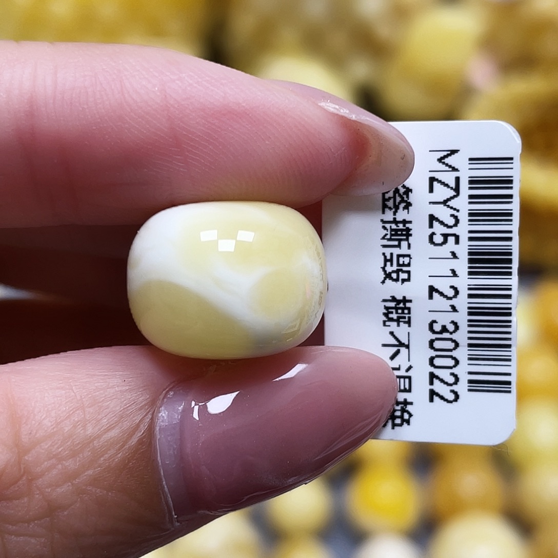 蜜蜡未镶嵌裸石14.9*11.4mm