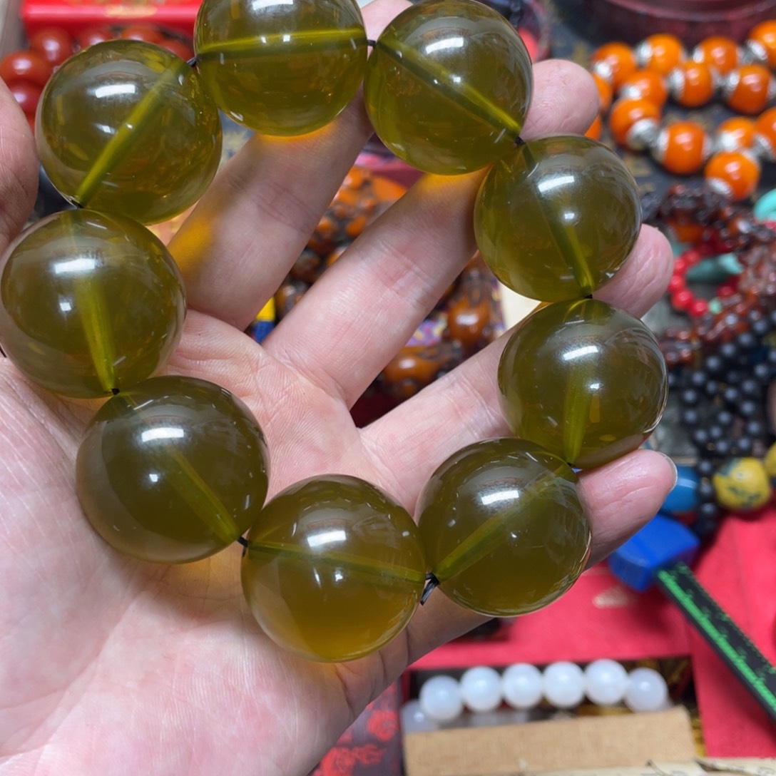 琥珀裸石未镶嵌好物推荐如图所示