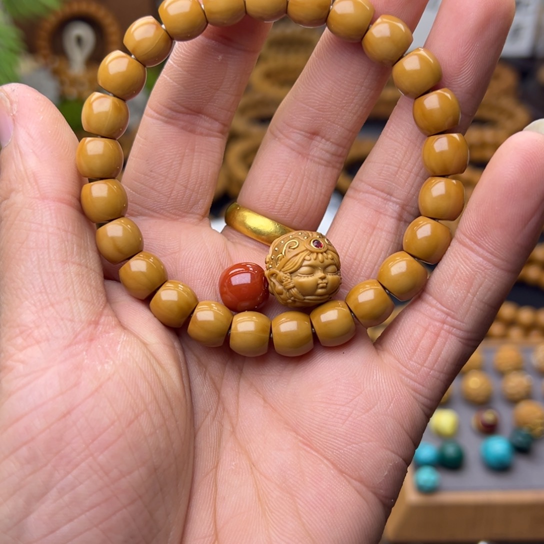 金***闪吊坠猴头核桃直切➕扎基➕红