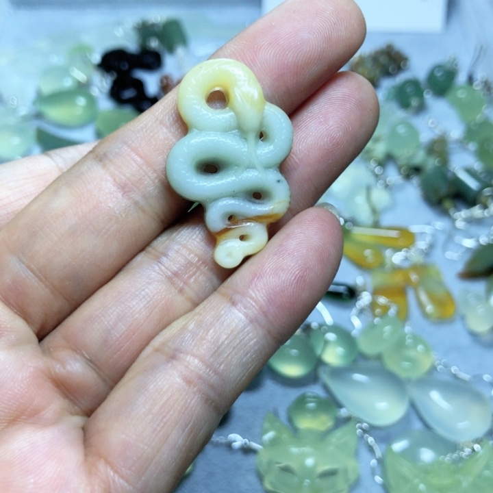 【闪购商品】蛇纹石玉耳环未镶嵌