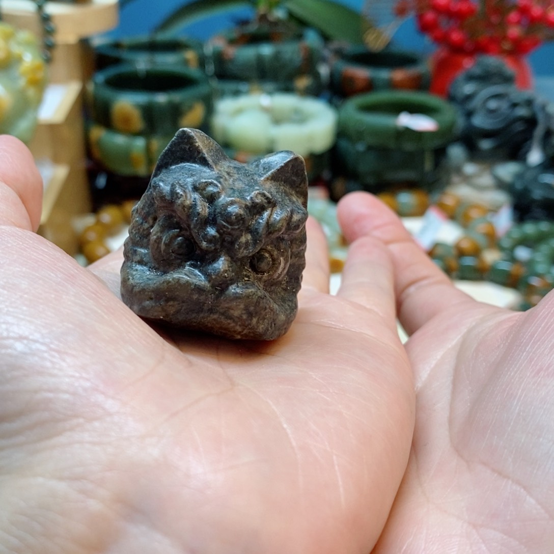 透闪石质玉手把件未镶嵌