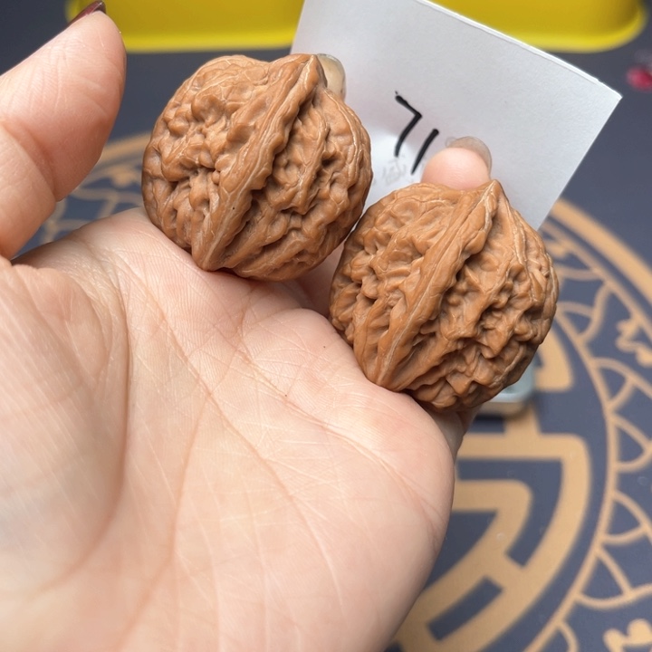 文玩核桃把件34红锦鲤