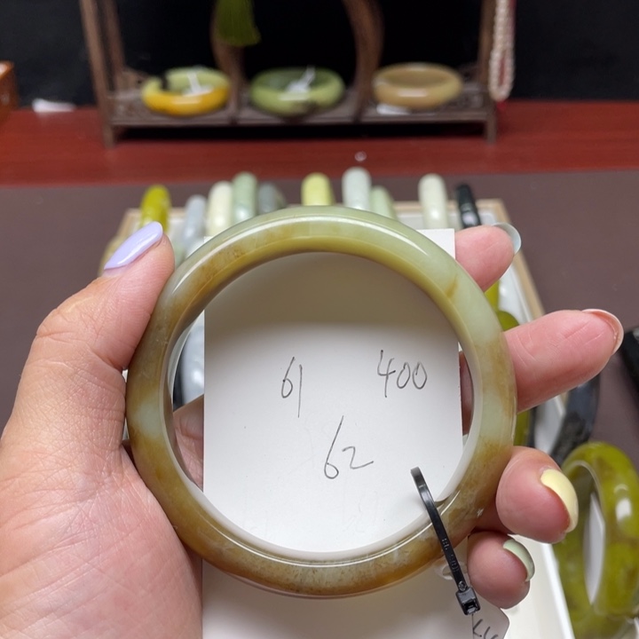 岫岩老玉（透闪石质玉）手镯未镶嵌骄*