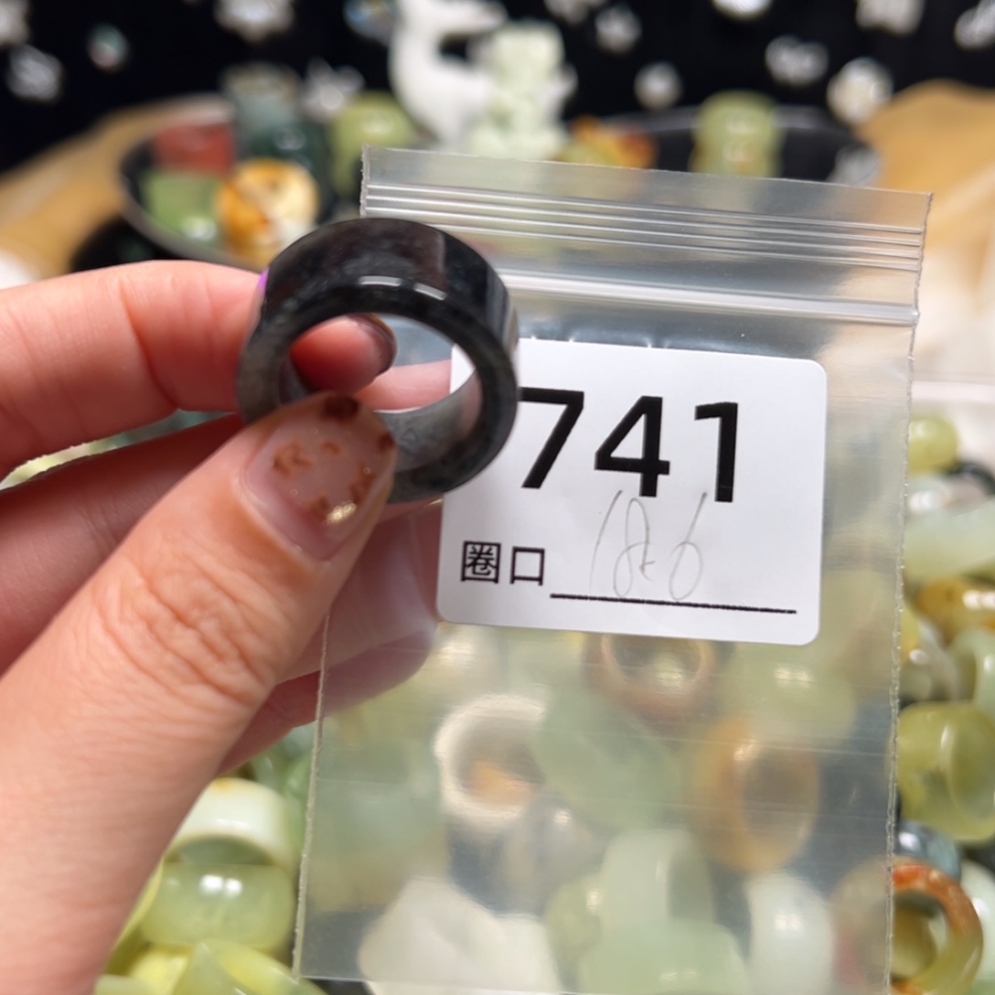 এ***）蛇纹石玉未镶嵌戒指