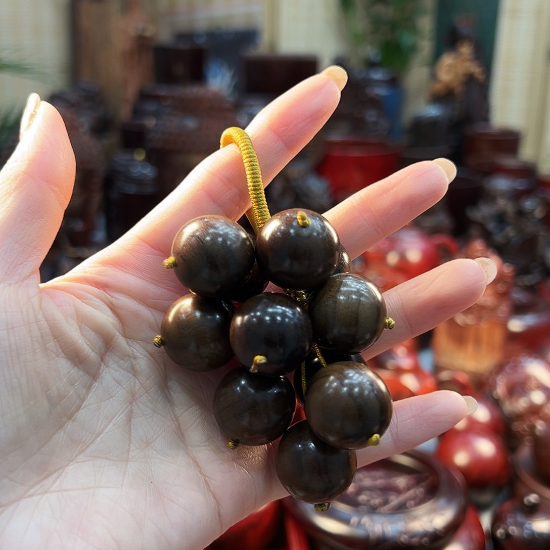 阴沉木阴沉木2.0葡萄手把件