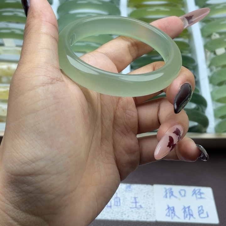 月***板未镶嵌蛇纹石玉手镯