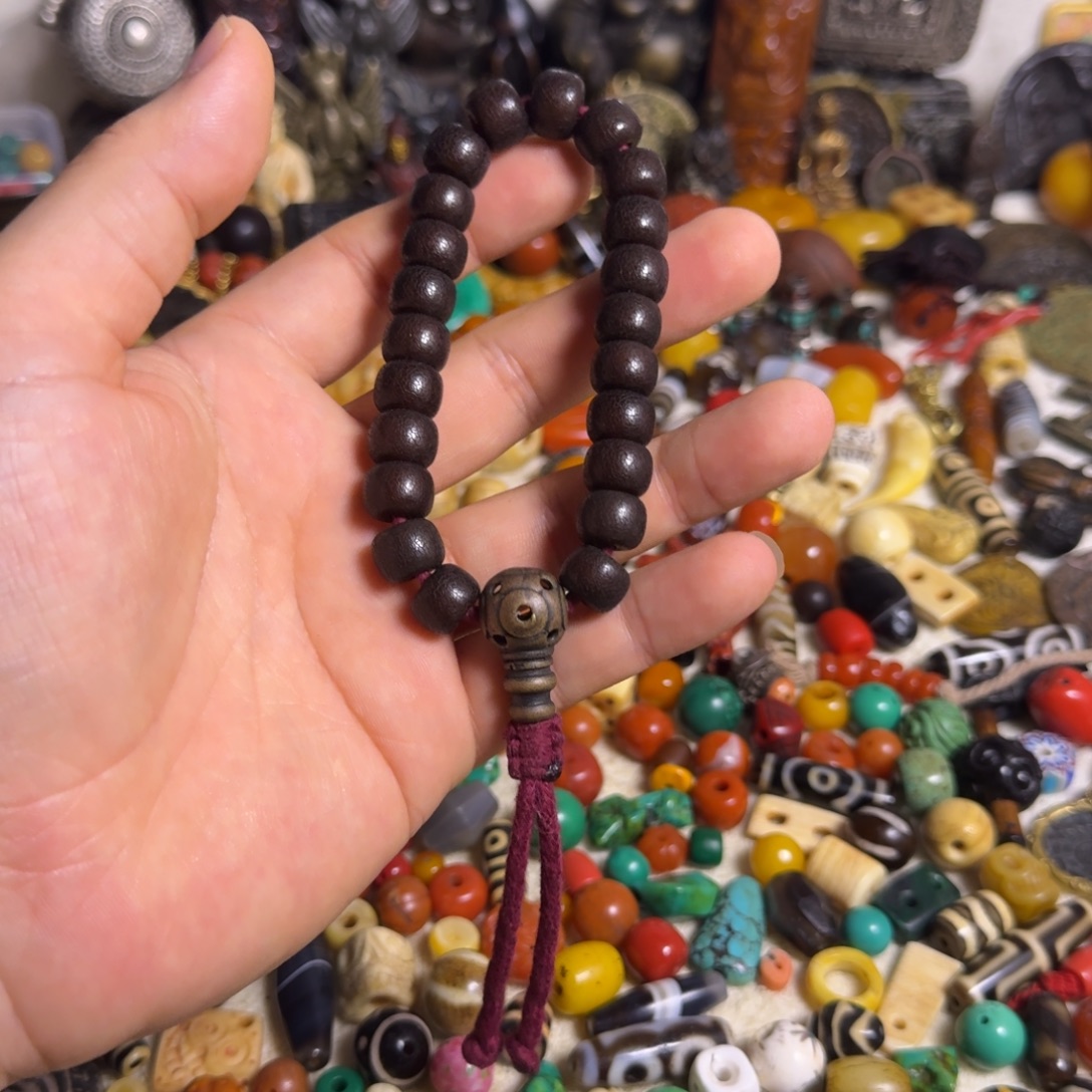 颈饰琉璃如图如图