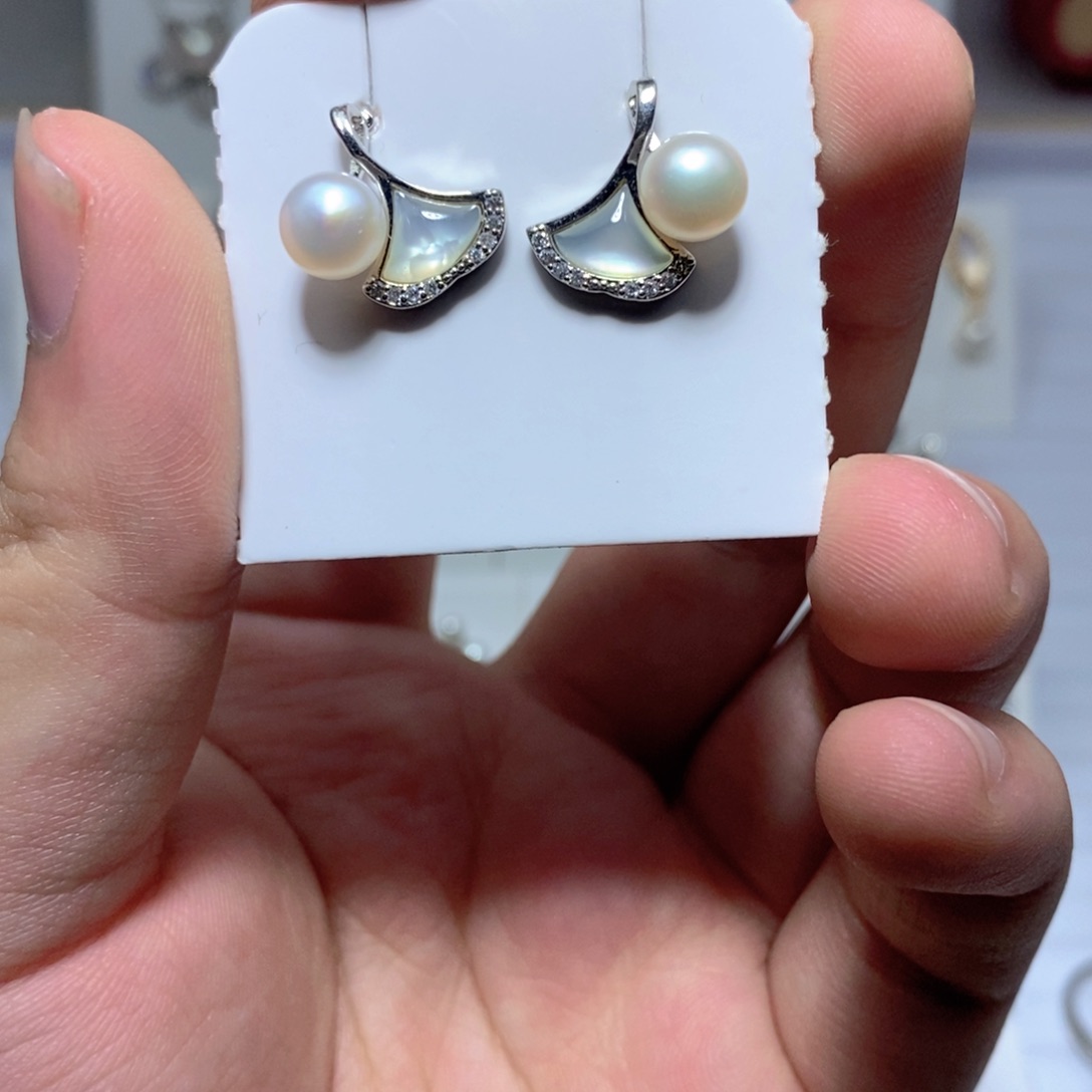 淡水珍珠银S925镶嵌耳饰