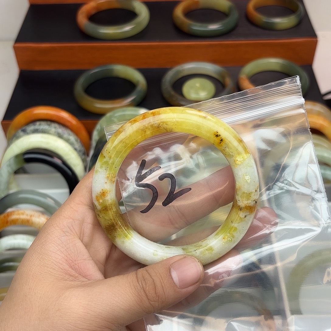 ****࿐蛇纹石玉未镶嵌手镯