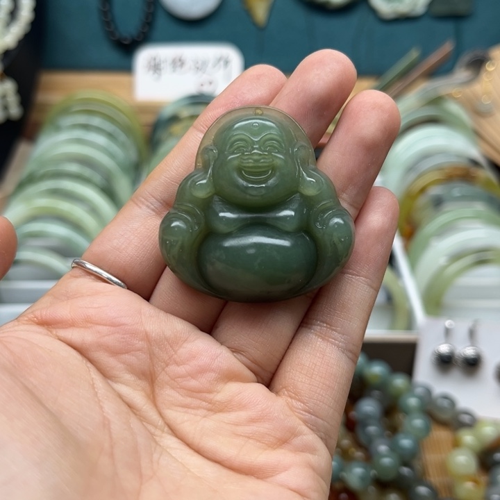 蛇纹石玉颈饰未镶嵌