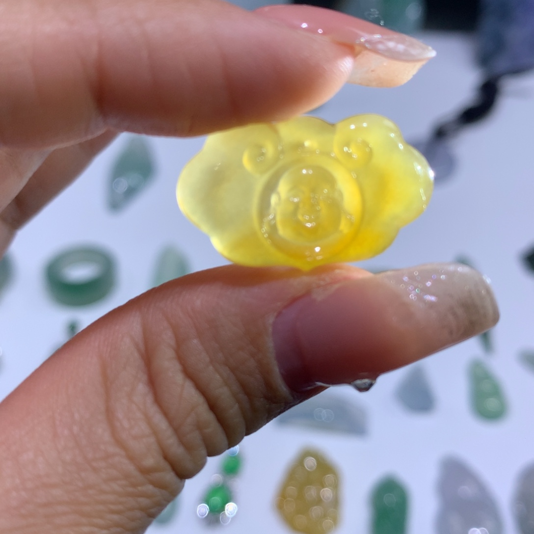 翡翠颈饰未镶嵌如意