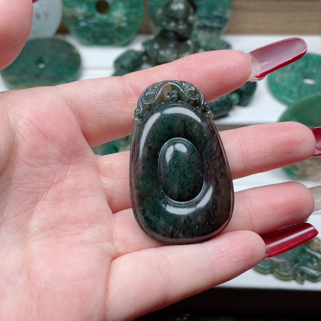 独山玉颈饰未镶嵌