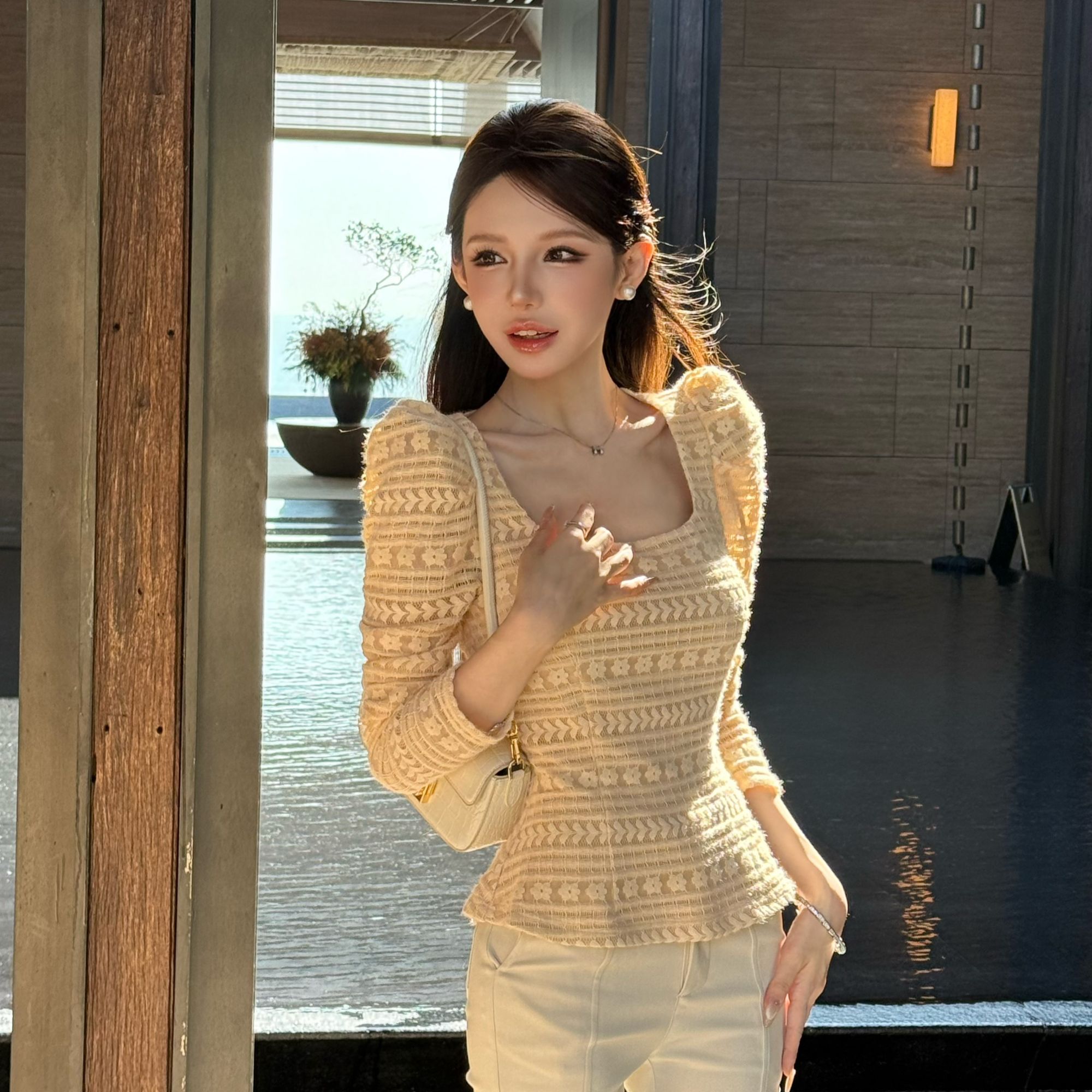 粉红PINK丨“天菜S曲线”ins风蕾丝拼接弹力泡泡袖上衣FH25D4C3451