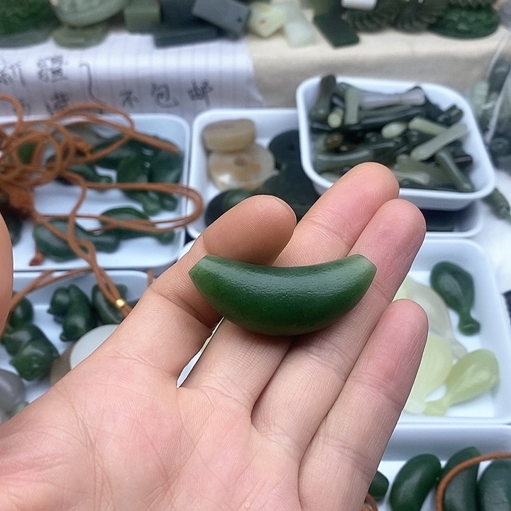 颈饰未镶嵌和田玉