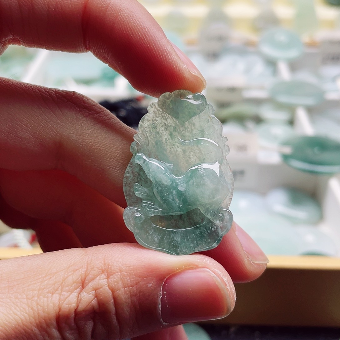 翡翠颈饰未镶嵌天然翡翠